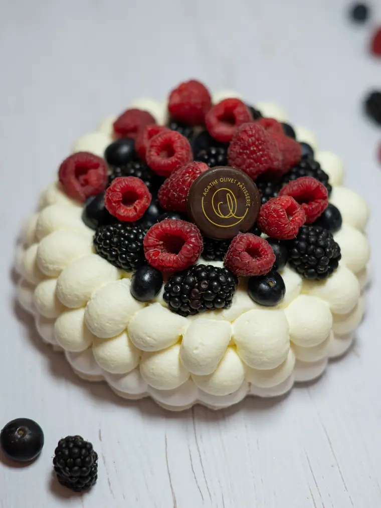 Pavlova aux fruits rouges pour un mariage