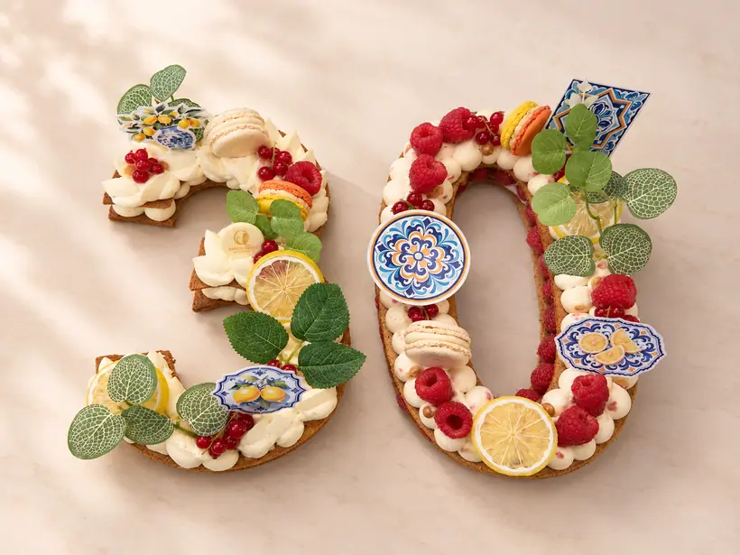 Number cake 30 sur le thème Dolce Vita, framboises fraîches, citron confit et azulejos