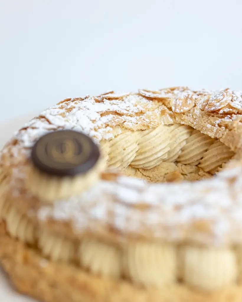 Paris-Brest, crème pralinée et amandes effilées