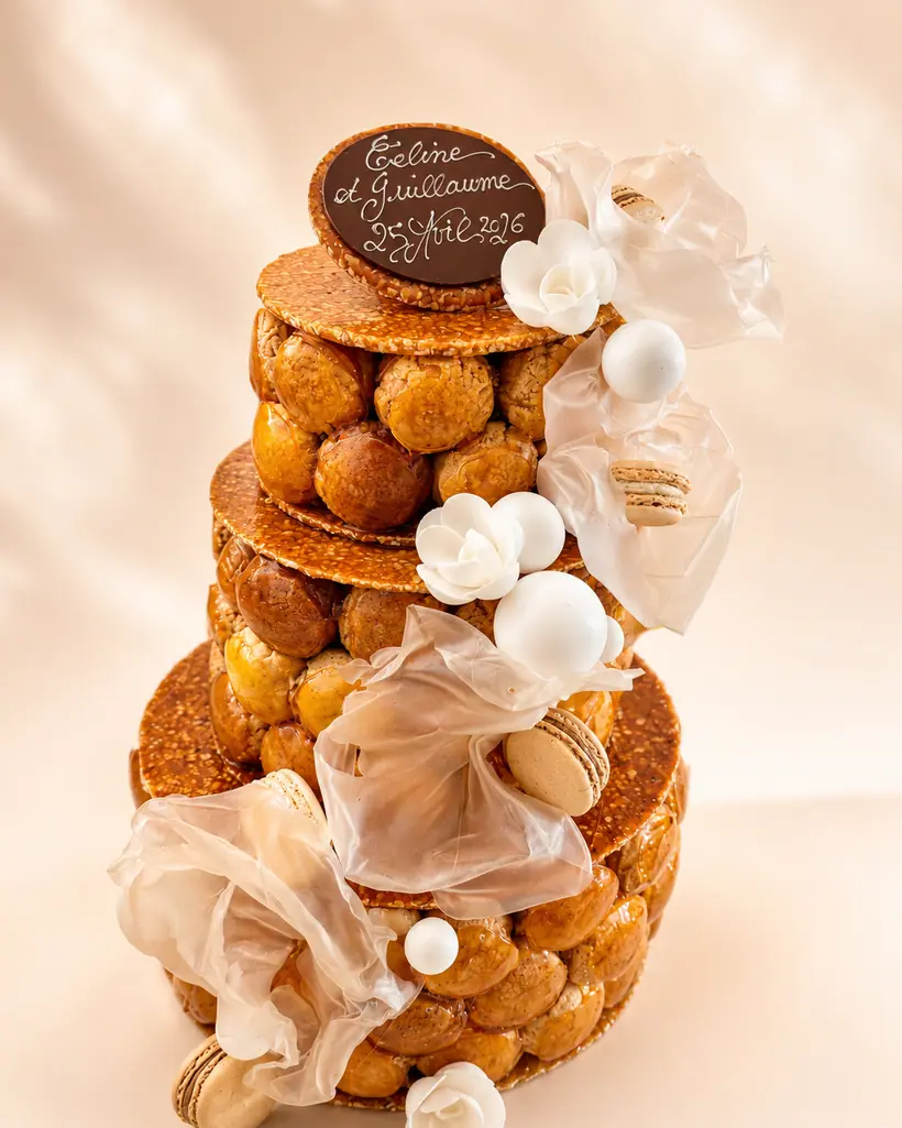 Pièce montée de choux sur trois niveaux
